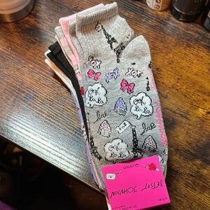 🏷️SALE PRICE FIRM 
Betsey Johnson Gray and Pink Cat Socks